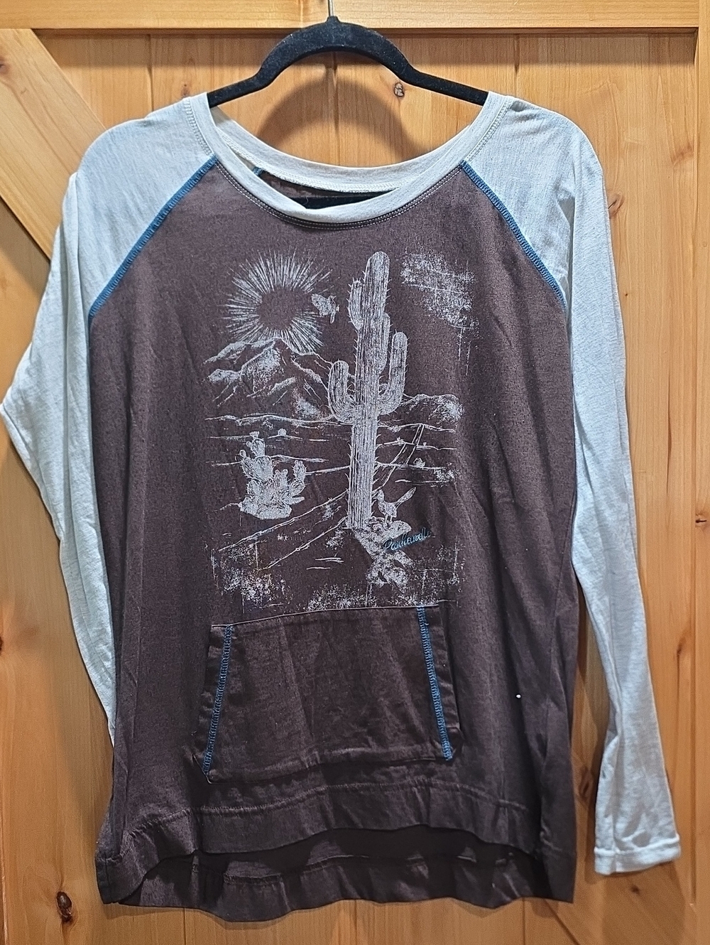 Women's Brown & Light Gray Long-Sleeve Graphic Raglan Tee